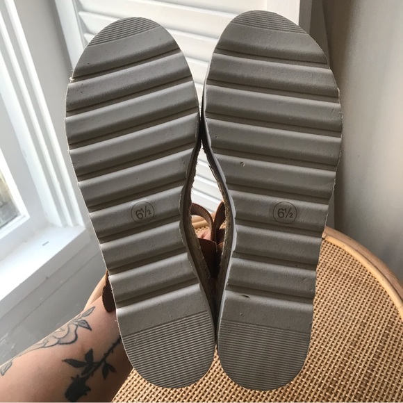 Nwt shoes - Picture 3 of 4